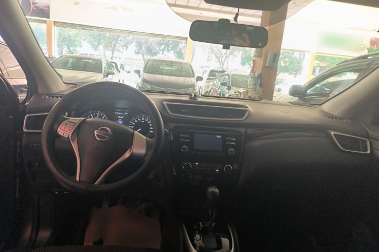 Used Nissan Qashqai 2016 2.0L CVT Elite Edition Center Console