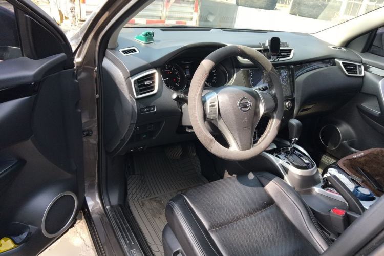 Used Nissan Qashqai 2016 2.0L CVT Elite Edition Driver Seat