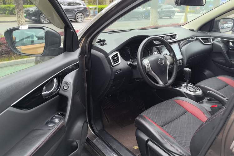 Used Nissan Qashqai 2016 2.0L CVT Luxury Edition Driver Seat