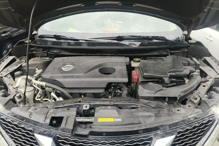 Used Nissan Qashqai 2016 2.0L CVT Elite Edition Engine Bay
