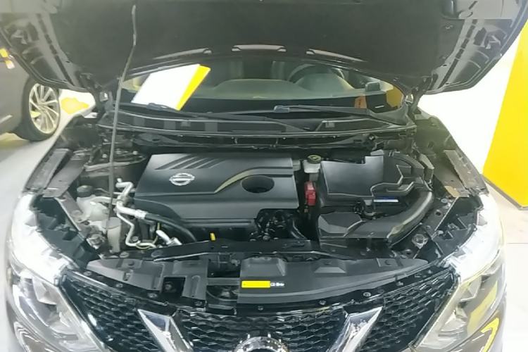 Used Nissan Qashqai 2016 2.0L CVT Elite Edition Engine Bay