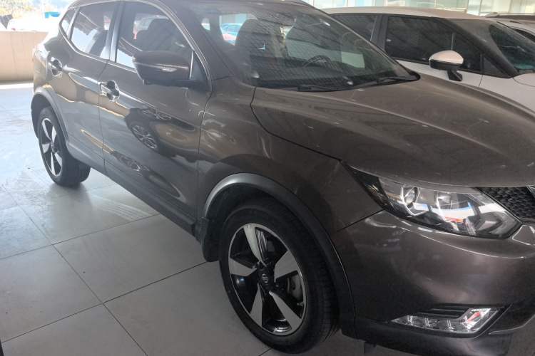 Used Nissan Qashqai 2016 2.0L CVT Luxury Edition Exterior 2