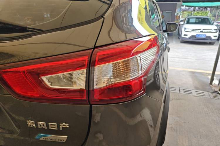 Used Nissan Qashqai 2016 2.0L CVT Elite Edition Exterior 3