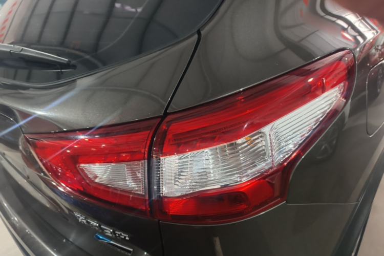 Used Nissan Qashqai 2016 2.0L CVT Elite Edition Exterior 3