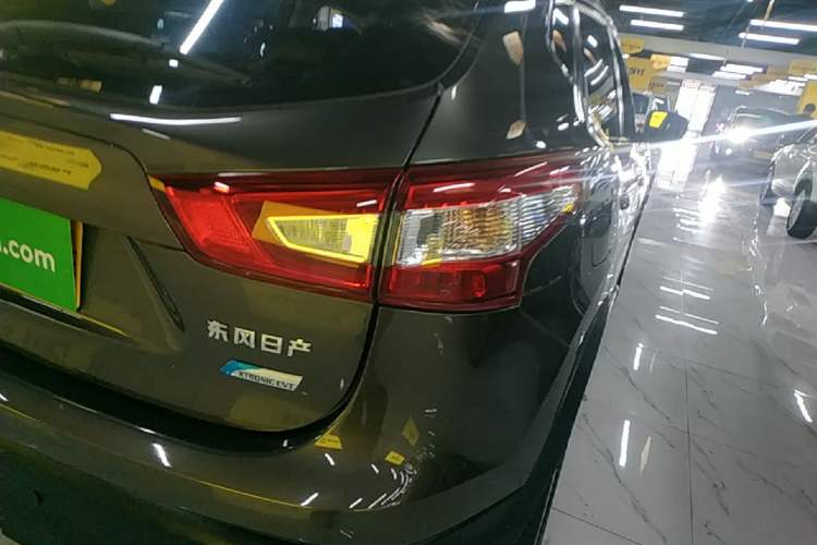 Used Nissan Qashqai 2016 2.0L CVT Elite Edition Exterior 3