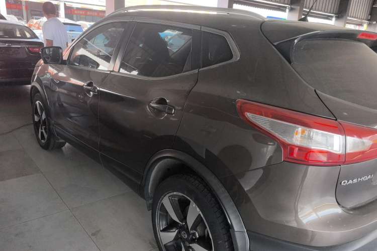 Used Nissan Qashqai 2016 2.0L CVT Luxury Edition Exterior 5