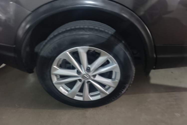Used Nissan Qashqai 2016 2.0L CVT Elite Edition Exterior 5