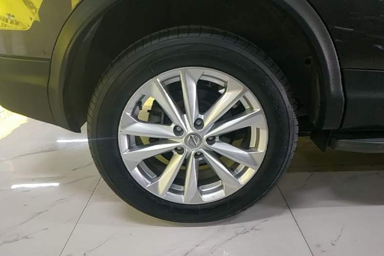 Used Nissan Qashqai 2016 2.0L CVT Elite Edition Exterior 5