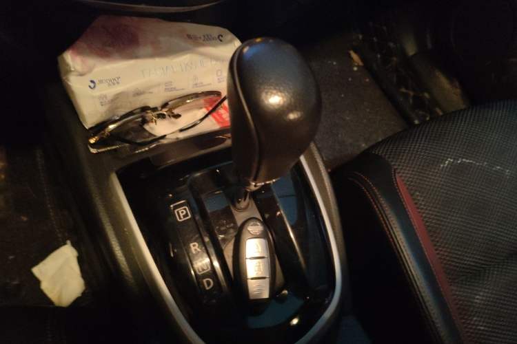 Used Nissan Qashqai 2016 2.0L CVT Luxury Edition Gear Lever