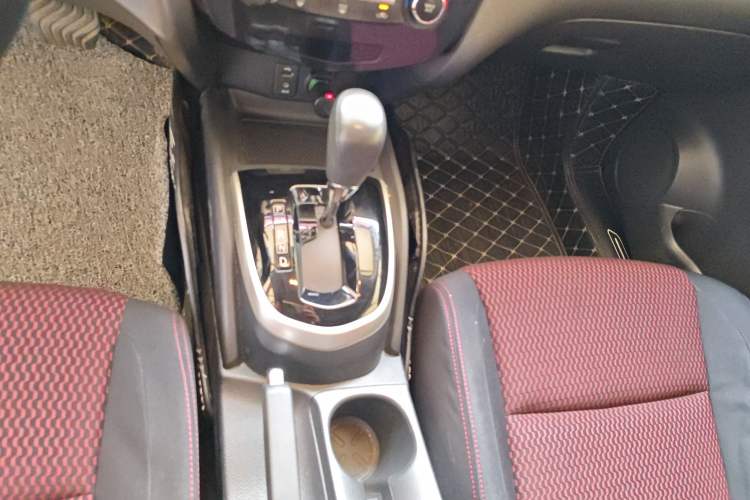 Used Nissan Qashqai 2016 2.0L CVT Elite Edition Gear Lever