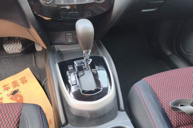 Used Nissan Qashqai 2016 2.0L CVT Elite Edition Gear Lever