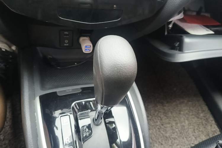 Used Nissan Qashqai 2016 2.0L CVT Elite Edition Gear Lever