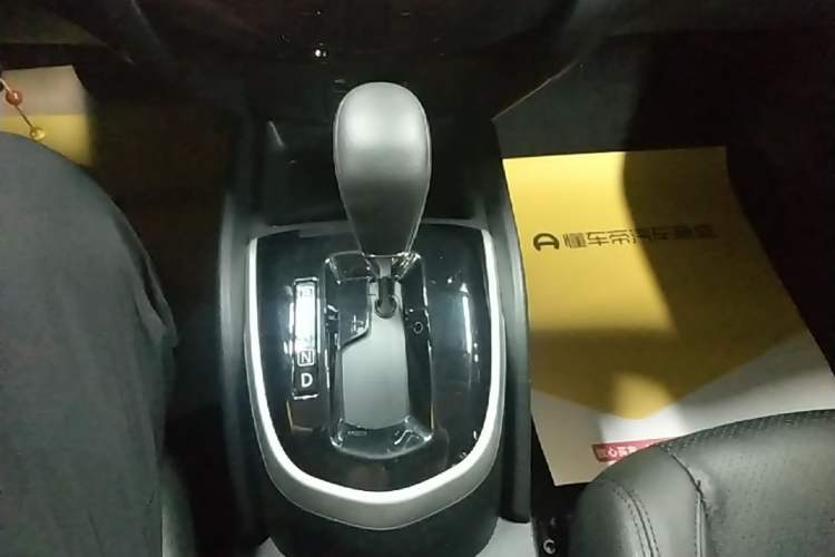 Used Nissan Qashqai 2016 2.0L CVT Elite Edition Gear Lever