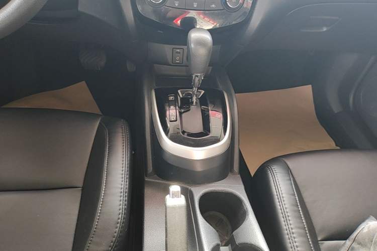 Used Nissan Qashqai 2016 2.0L CVT Elite Edition Gear Lever