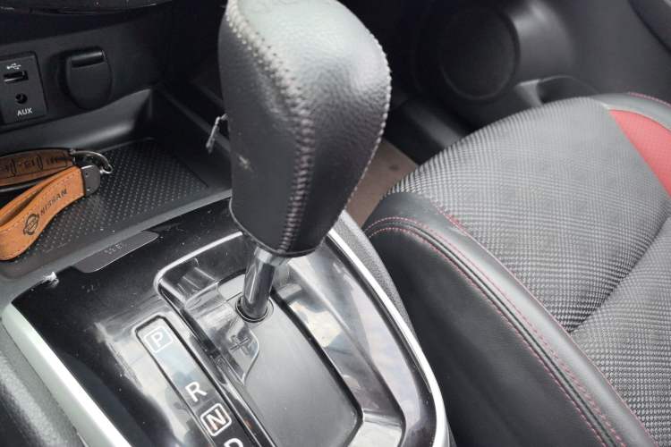 Used Nissan Qashqai 2016 2.0L CVT Luxury Edition Gear Lever