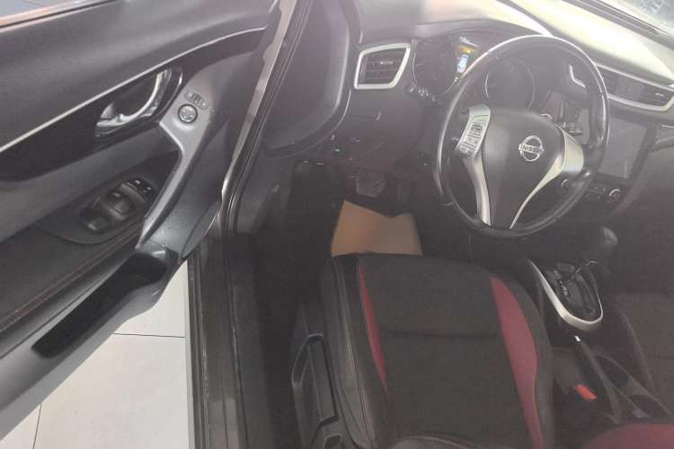 Used Nissan Qashqai 2016 2.0L CVT Luxury Edition Interior 2