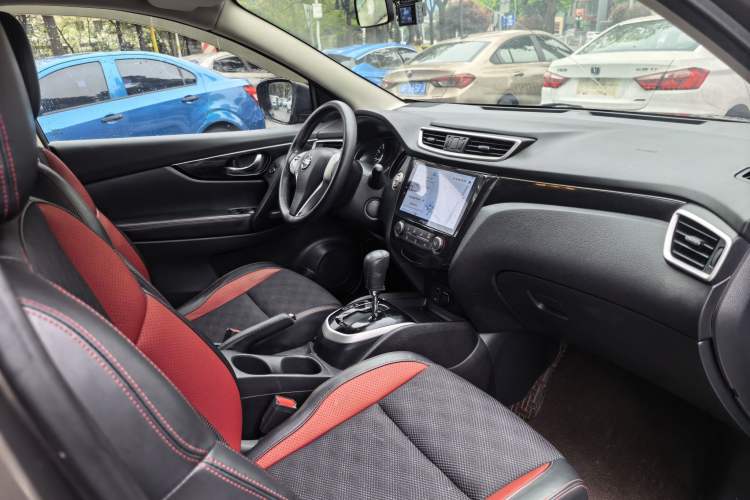 Used Nissan Qashqai 2016 2.0L CVT Luxury Edition Interior 3