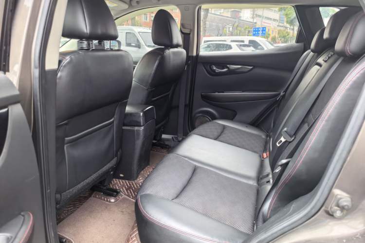 Used Nissan Qashqai 2016 2.0L CVT Luxury Edition Interior 5