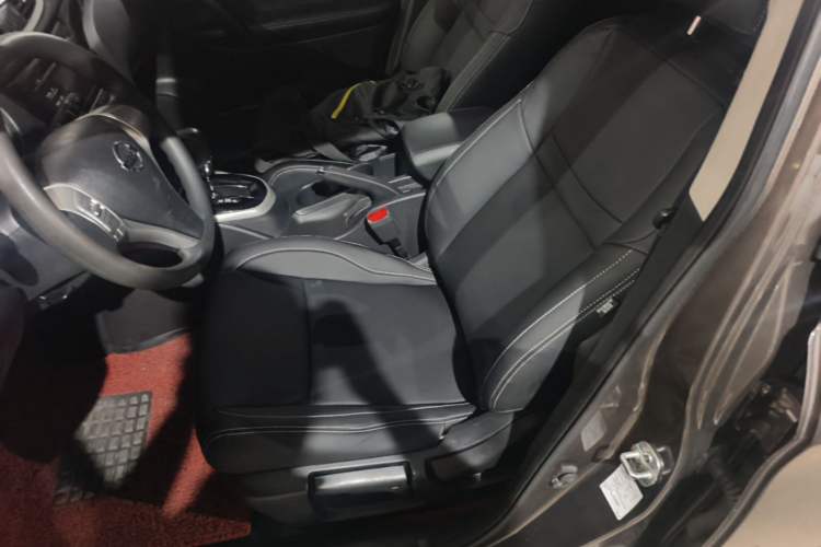 Used Nissan Qashqai 2016 2.0L CVT Elite Edition Left Front Seat