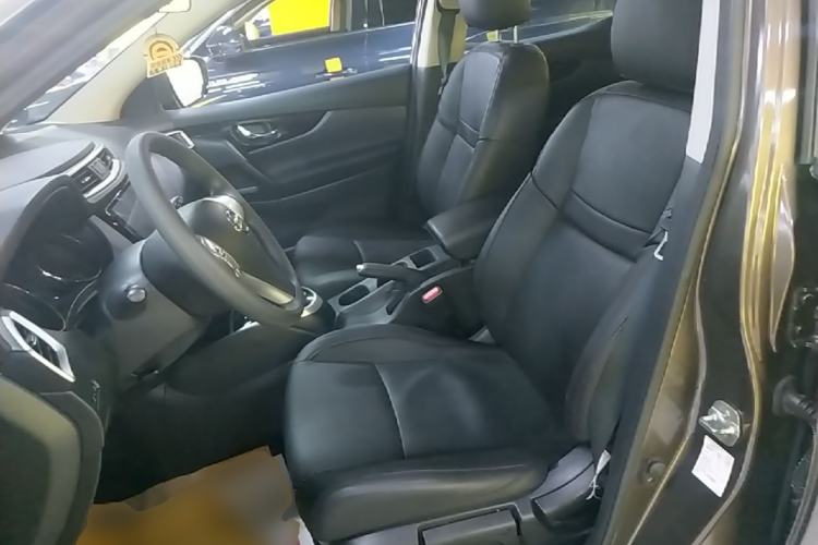 Used Nissan Qashqai 2016 2.0L CVT Elite Edition Left Front Seat