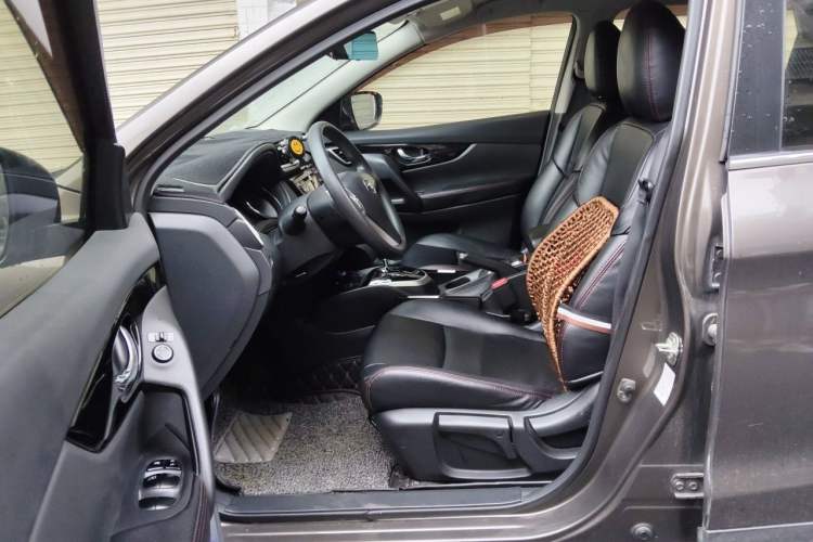 Used Nissan Qashqai 2016 2.0L CVT Elite Edition Left Front Seat