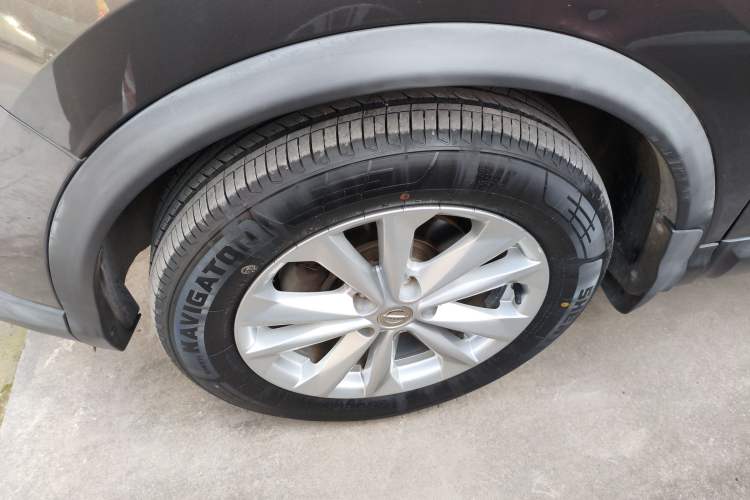 Used Nissan Qashqai 2016 2.0L CVT Elite Edition Left Front Wheel Hub