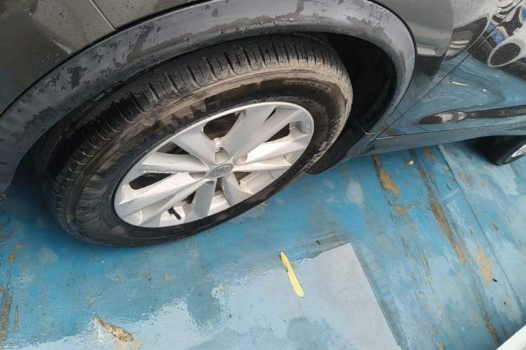 Used Nissan Qashqai 2016 2.0L CVT Elite Edition Left Front Wheel Hub