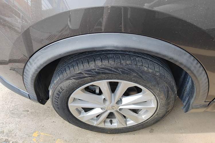 Used Nissan Qashqai 2016 2.0L CVT Elite Edition Left Front Wheel Hub