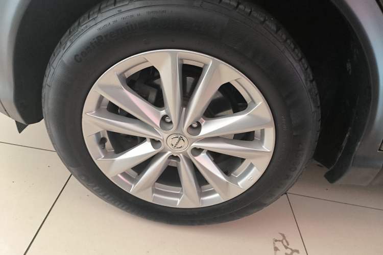 Used Nissan Qashqai 2016 2.0L CVT Elite Edition Left Front Wheel Hub