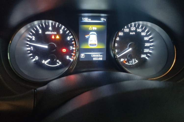 Used Nissan Qashqai 2016 2.0L CVT Luxury Edition Odometer Close Up