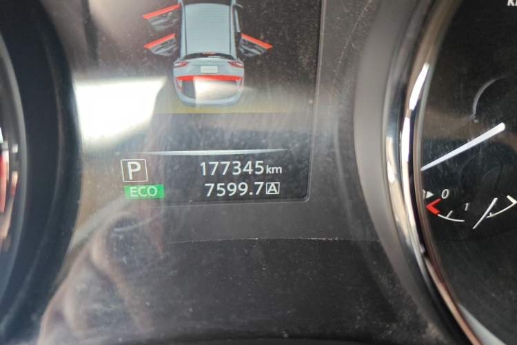 Used Nissan Qashqai 2016 2.0L CVT Elite Edition Odometer Close Up