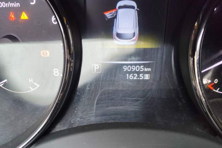 Used Nissan Qashqai 2016 2.0L CVT Elite Edition Odometer Close Up
