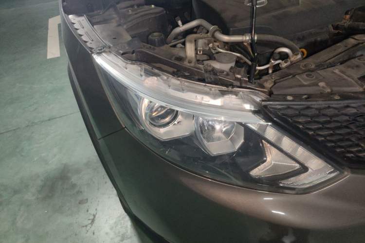 Used Nissan Qashqai 2016 2.0L CVT Luxury Edition Right Front Headlight