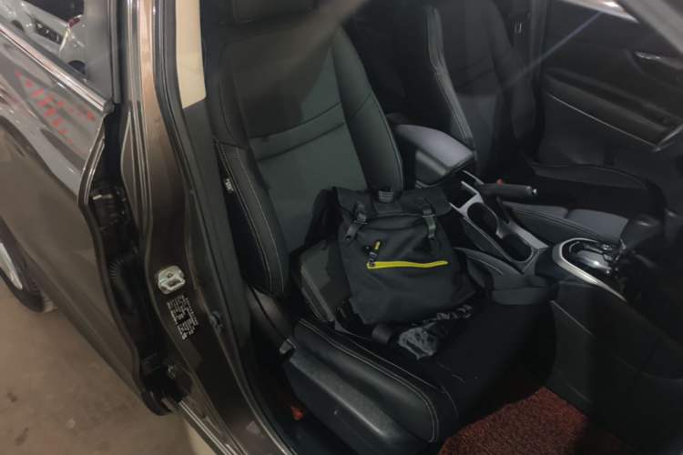 Used Nissan Qashqai 2016 2.0L CVT Elite Edition Right Front Seat