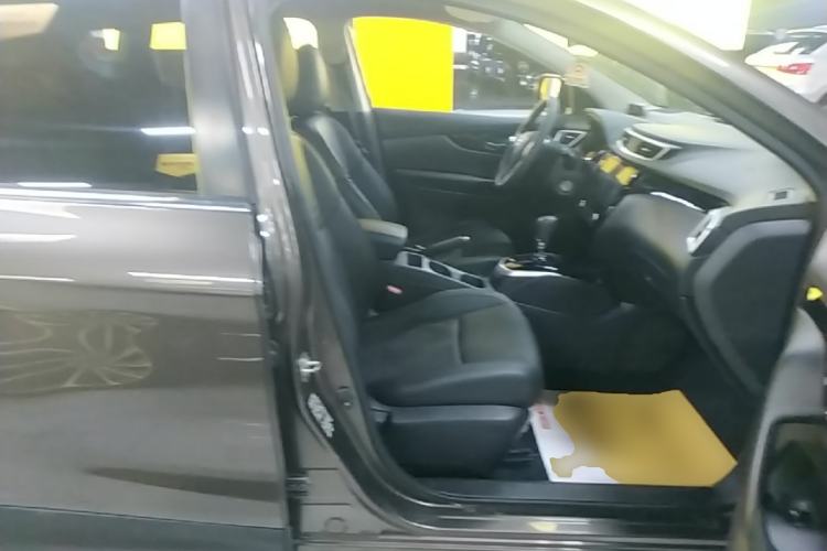 Used Nissan Qashqai 2016 2.0L CVT Elite Edition Right Front Seat