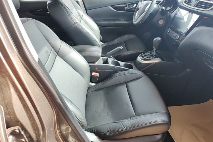 Used Nissan Qashqai 2016 2.0L CVT Elite Edition Right Front Seat