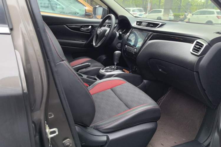Used Nissan Qashqai 2016 2.0L CVT Luxury Edition Right Front Seat