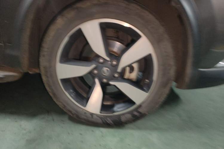 Used Nissan Qashqai 2016 2.0L CVT Luxury Edition Right Front Wheel Hub