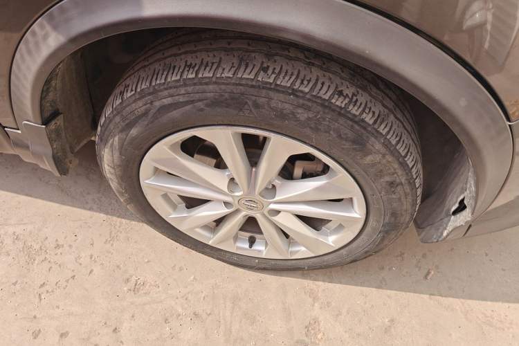 Used Nissan Qashqai 2016 2.0L CVT Elite Edition Right Front Wheel Hub