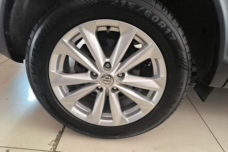 Used Nissan Qashqai 2016 2.0L CVT Elite Edition Right Rear Wheel Hub