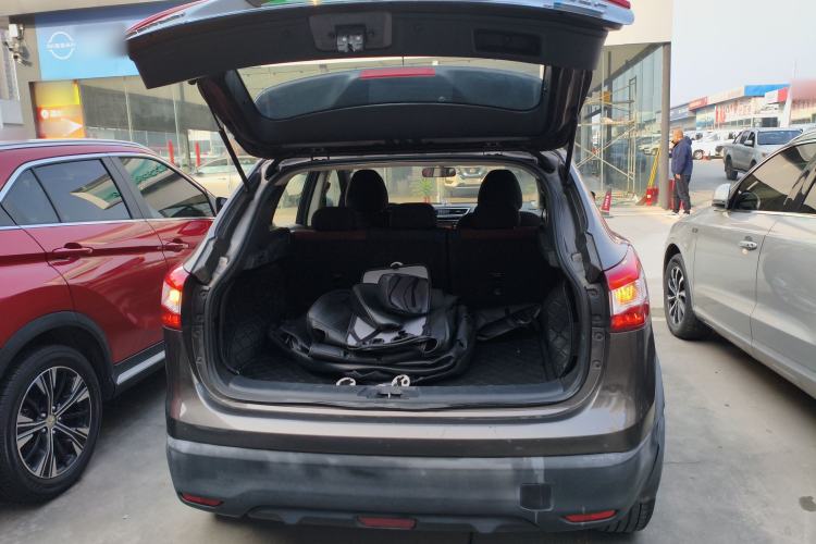 Used Nissan Qashqai 2016 2.0L CVT Elite Edition Trunk