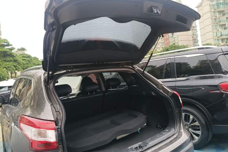 Used Nissan Qashqai 2016 2.0L CVT Elite Edition Trunk