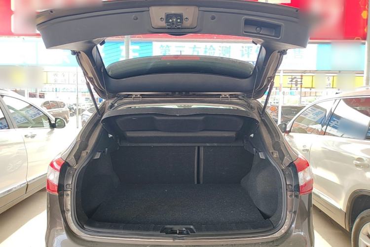 Used Nissan Qashqai 2016 2.0L CVT Elite Edition Trunk