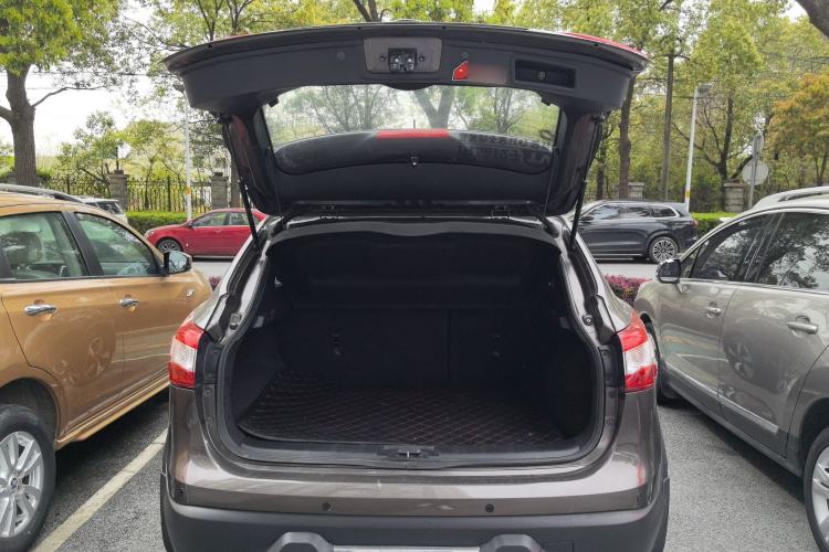 Used Nissan Qashqai 2016 2.0L CVT Luxury Edition Trunk