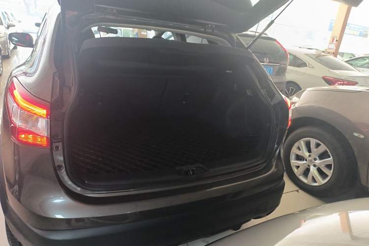 Used Nissan Qashqai 2016 2.0L CVT Elite Edition Trunk