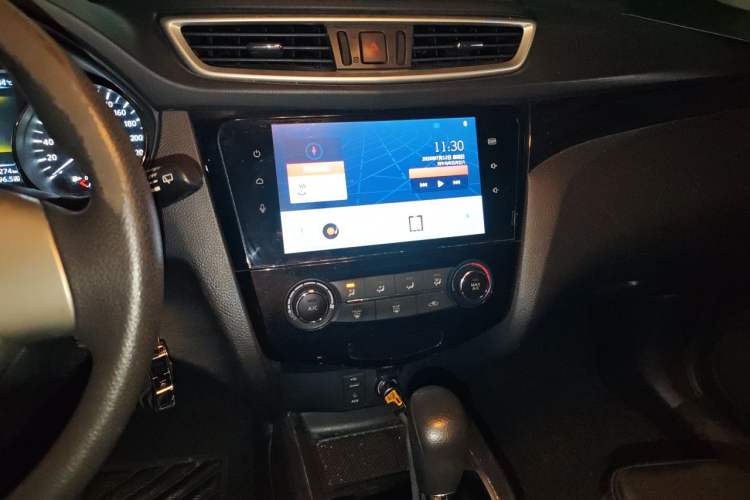 Used Nissan Qashqai 2016 2.0L CVT Elite Edition Audio And AC Panel