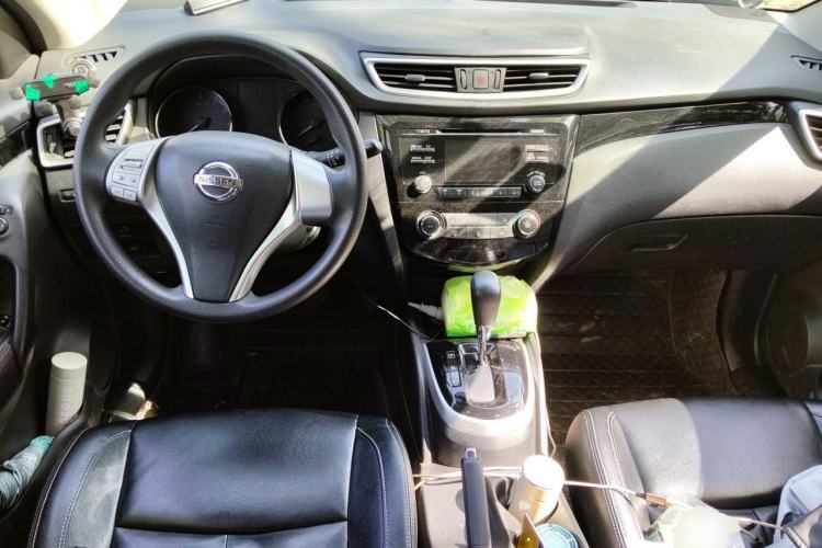 Used Nissan Qashqai 2016 2.0L CVT Elite Edition Center Console