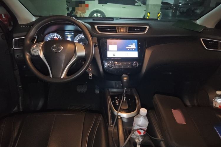 Used Nissan Qashqai 2016 2.0L CVT Elite Edition Center Console