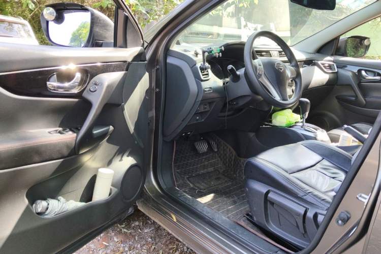 Used Nissan Qashqai 2016 2.0L CVT Elite Edition Driver Seat