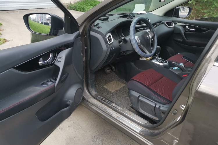 Used Nissan Qashqai 2016 2.0L CVT Elite Edition Driver Seat